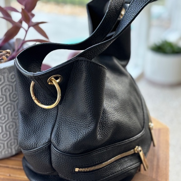 Michael Kors black leather bag with zip detail - Picture 2 of 11